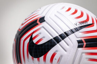Swoosh Nike, pallone Premier League