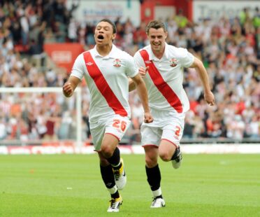 Kit Southampton 2010-11 Umbro