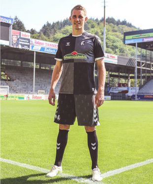 away cover friburgo 20-21