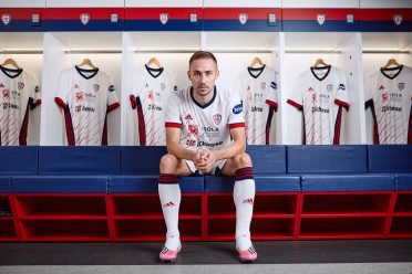 Cagliari seconda divisa 2020-21