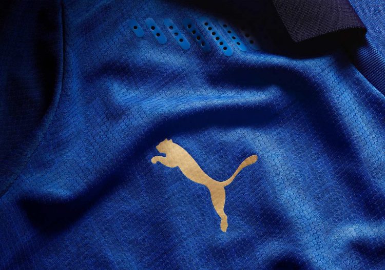 Logo Puma in oro, maglia Italia 2020-21