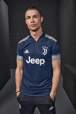 Cristiano Ronaldo, seconda maglia Juventus blu