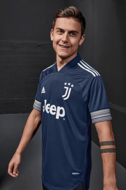 Dybala, kit Juventus away 2020-21