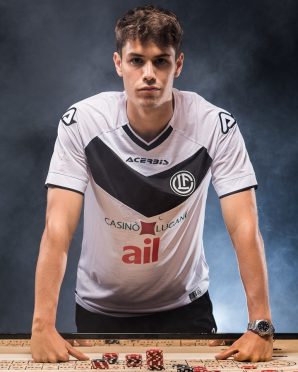 Guidotti indossa la maglia away del Lugano 2020-21