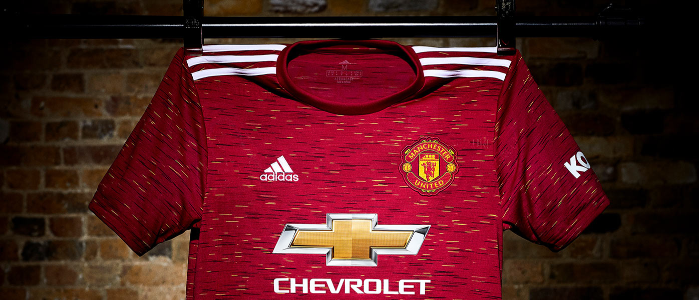 Maglia Manchester United 2020 2021 con un pattern ispirato allo stemma