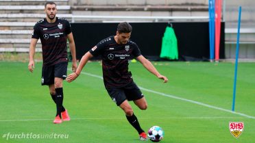 Kit Stoccarda 2020-21 away in campo