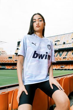 Terza divisa Valencia 2020-21 artistica