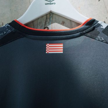 werder brema terza 2020-21 dettaglio colletto