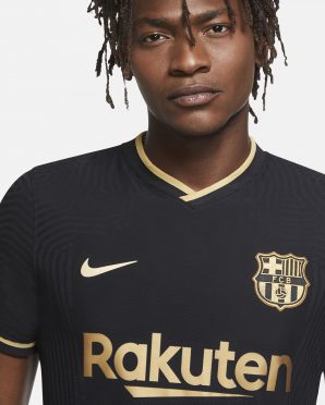 Barcellona maglia nera trasferta, dettagli in oro