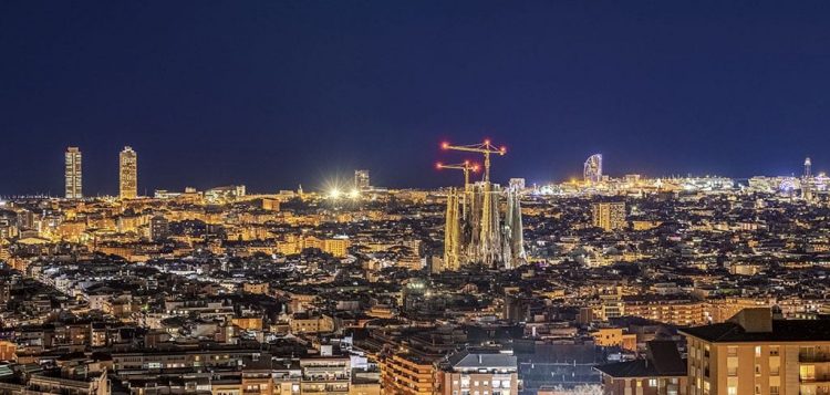 Barcellona vista notturna città