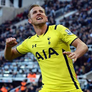 Kane, terza divisa Tottenham gialla