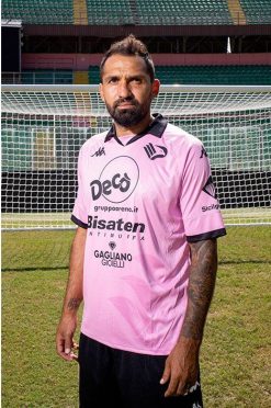 La nuova maglia del Palermo con gli sponsor