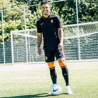 completo olanda away 2020