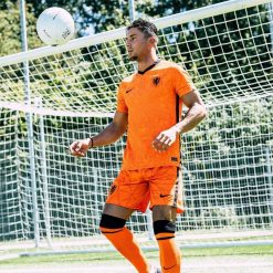Completo Olanda home 2020-21