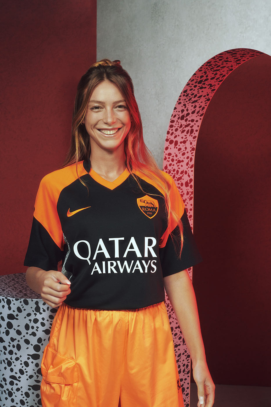Terza maglia Roma 2020-2021, nera e arancione come le Air Max