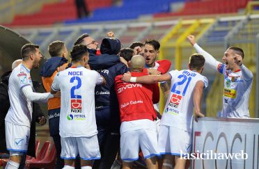 Seconda maglia Catania 2020-21 retro