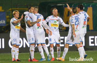 Catania divisa trasferta bianca