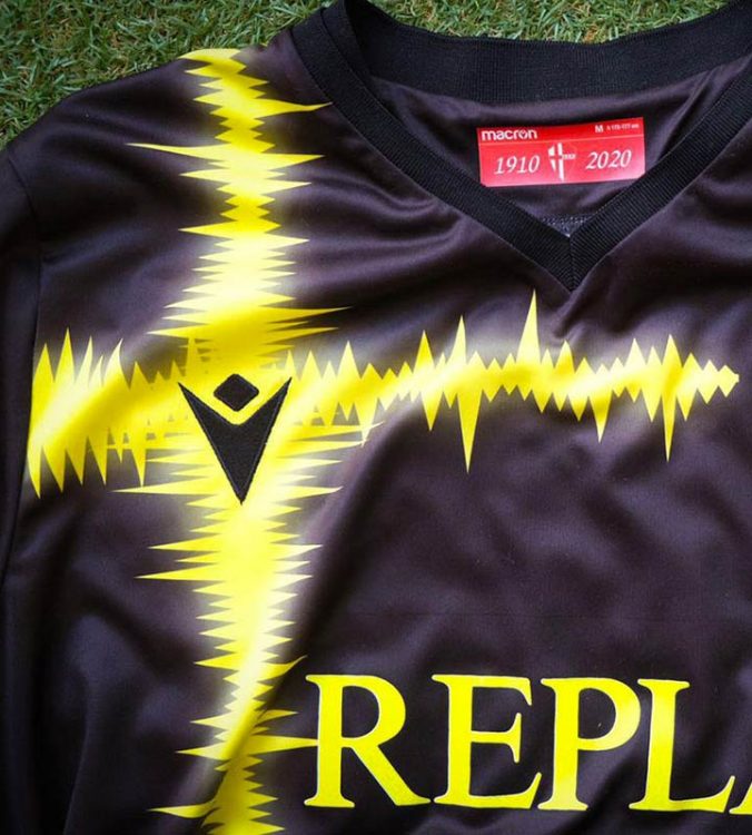 La croce gialla sulla maglia del Padova