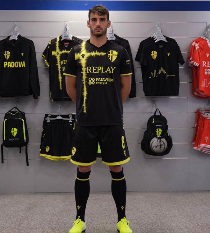 Terza divisa Padova nero-giallo fluo 2020-21