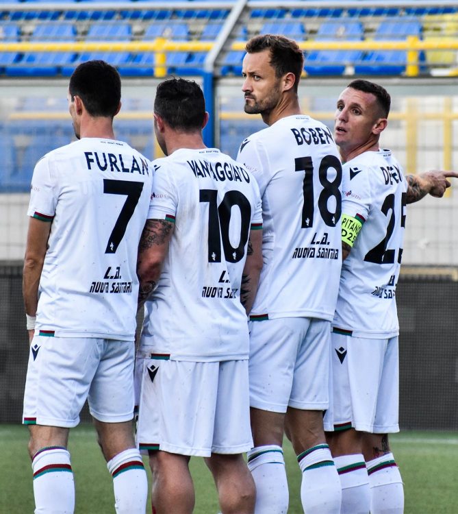 Ternana divisa trasferta numeri neri