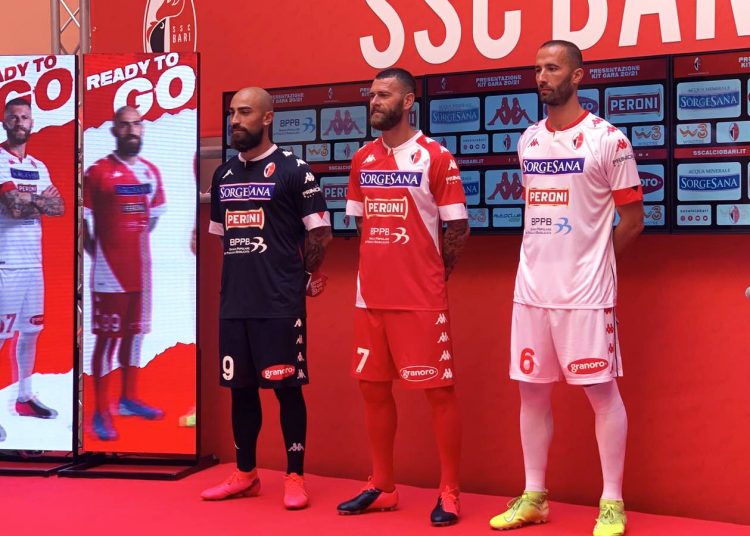 Presentazione maglie Bari 2020-21