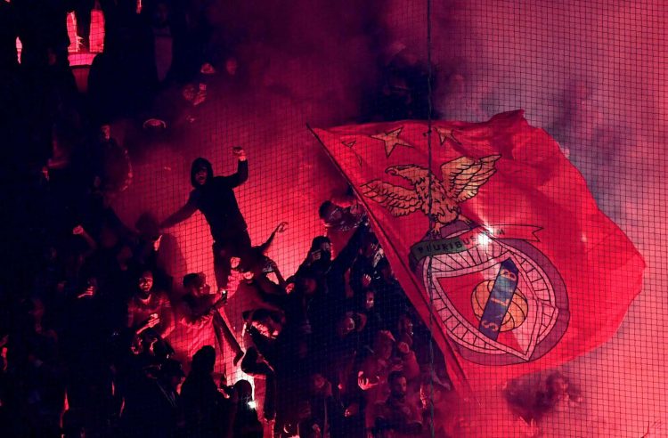 tifosi biancorossi del Benfica