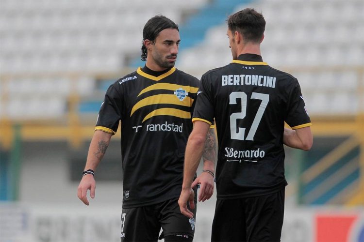 Terza divisa Como nera-gialla