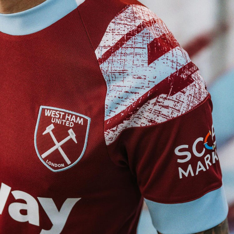 Dettaglio manica West Ham graffiti
