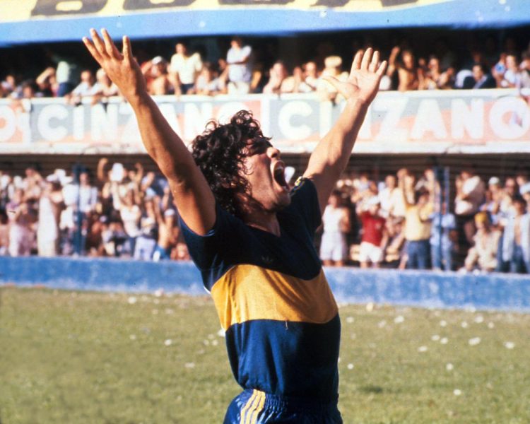 Maradona con la maglia del Boca Juniors