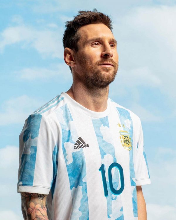 Messi con la maglia dell'Argentina 2021
