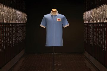 La maglia per i 100 anni della nazionale del Giappone