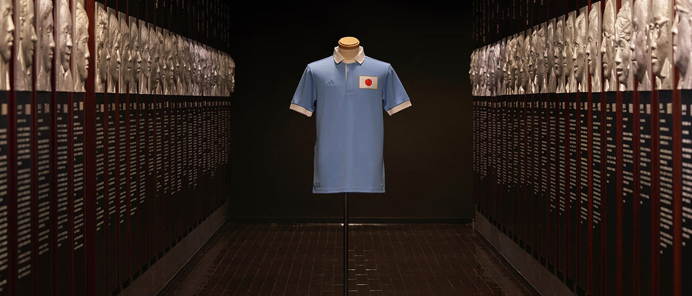 La maglia per i 100 anni della nazionale del Giappone