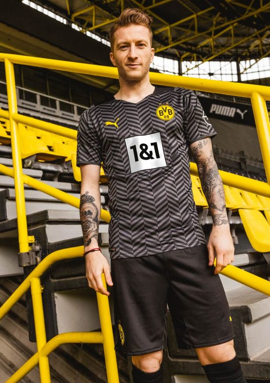 Reus con la maglia away del BVB 2021-2022
