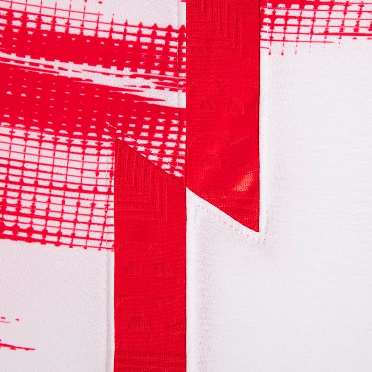 Dettaglio saetta lato maglia Lipsia 2021-2022