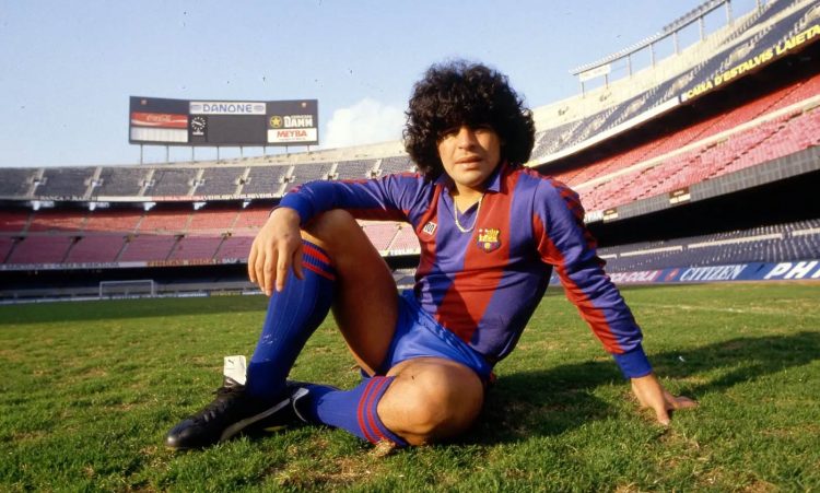 Maradona con la maglia del Barcellona