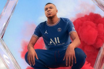 Mbappè con la nuova maglia del PSG 2021-2022