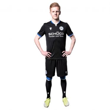 Seconda divisa nera Arminia Bielefeld 2021-22