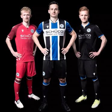 Le nuove maglie dell'Arminia Bielefeld 2021-2022
