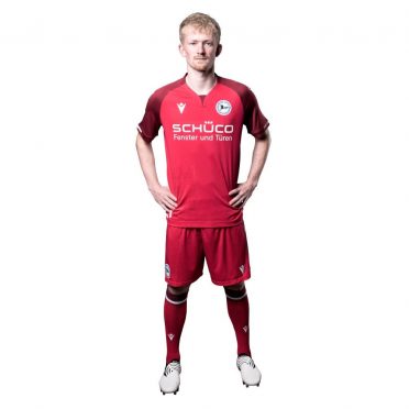 Arminia Bielefeld terza divisa rossa