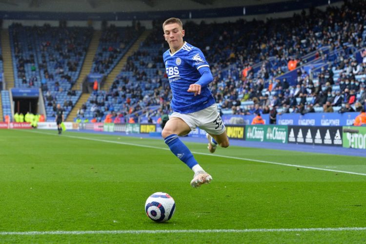 La nuova divisa del Leicester 2021-2022 in campo