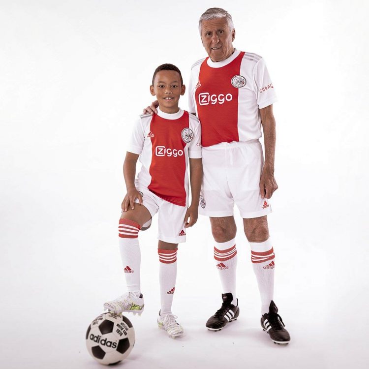 La divisa dell'Ajax 2021-2022