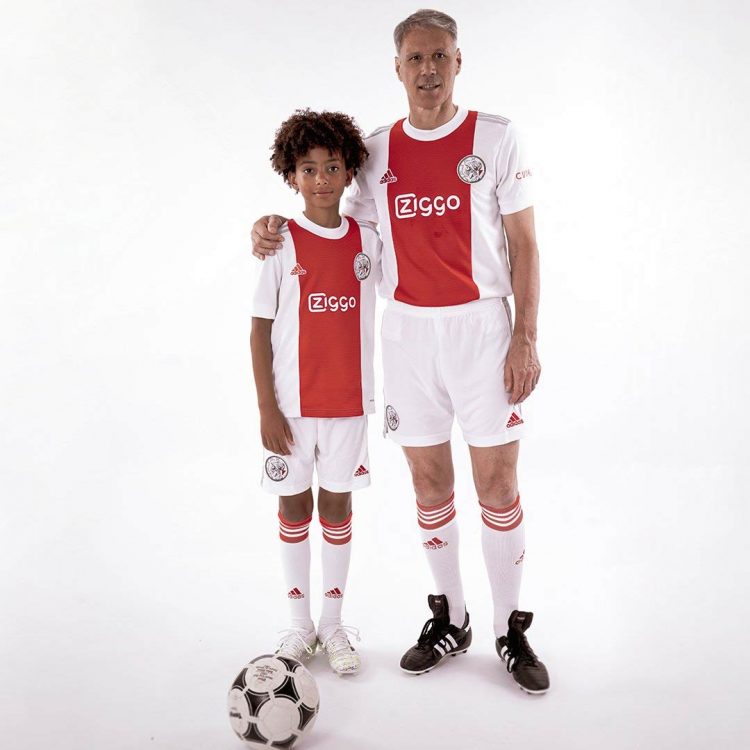Van Basten con la nuova maglia dell'Ajax
