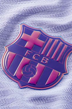 Logo Barcellona iridescente sulla maglia away