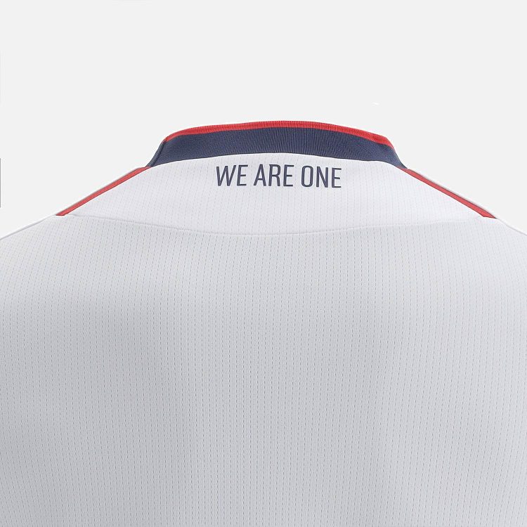 La scritta We Are One Bologna