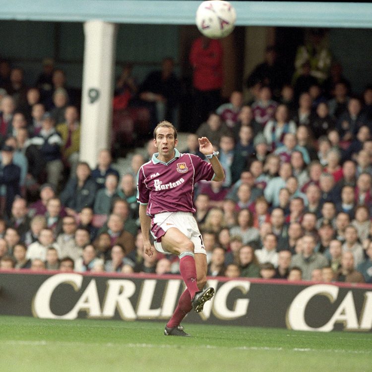 Di Canio con la maglia del West Ham, gol al Wimbledon