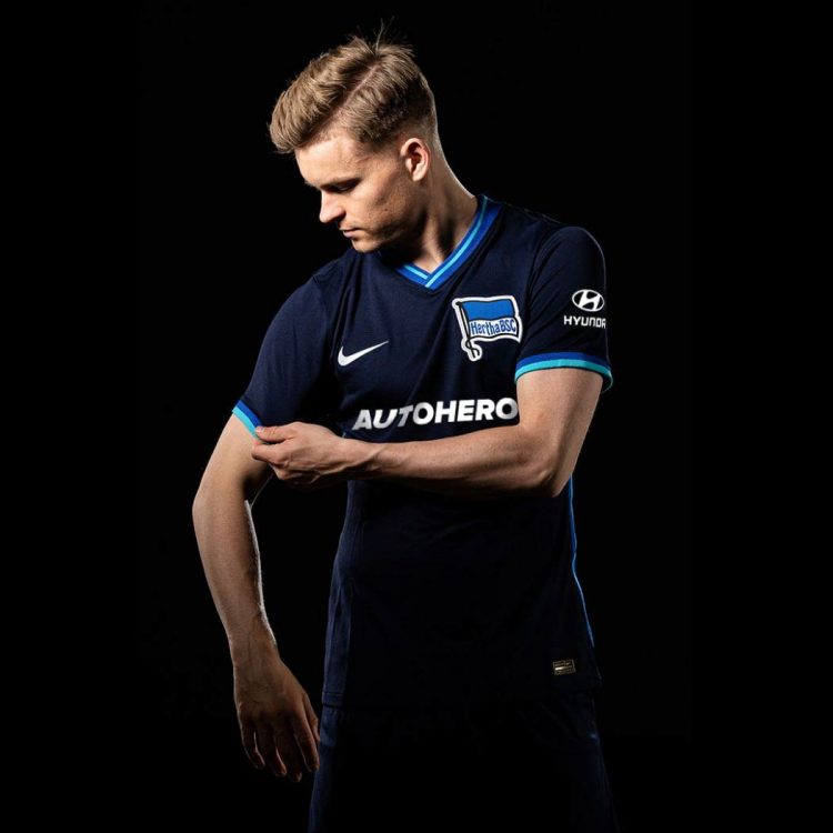 La maglia away dell'Hertha Berlino 2021-22