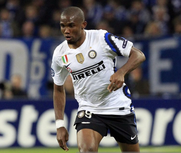 Eto'o con la maglia away dell'Inter nel 2010-2011