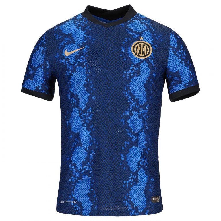 Maglia Inter 20212022 con il tricolore e la pelle del Biscione!