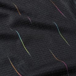 Accenti di colore sul nero, maglia Juve trasferta