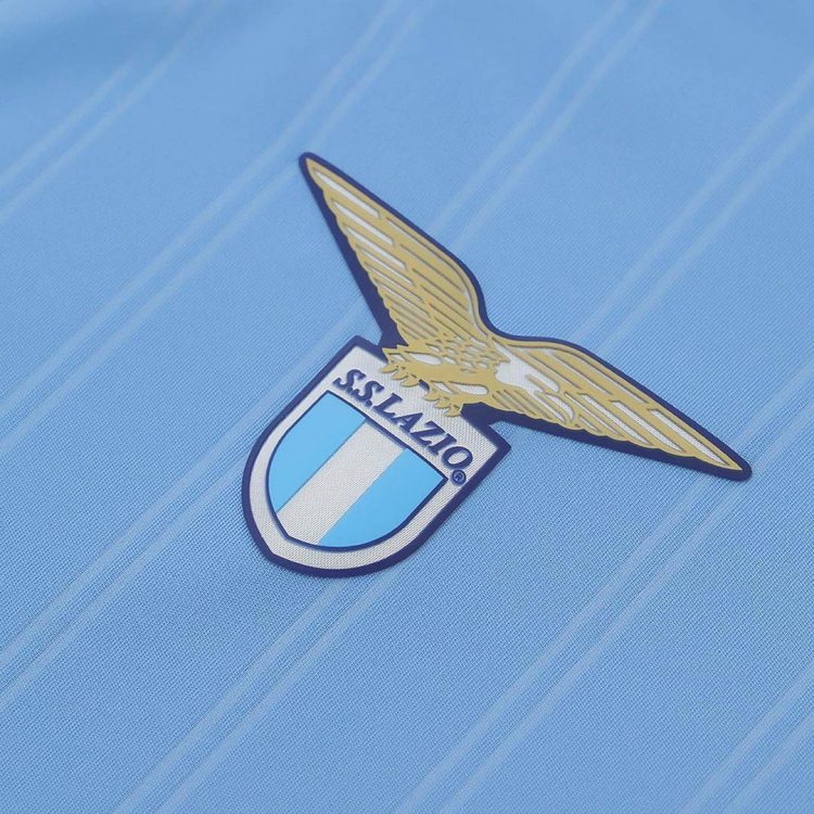 Lo stemma sulla prima maglia della Lazio